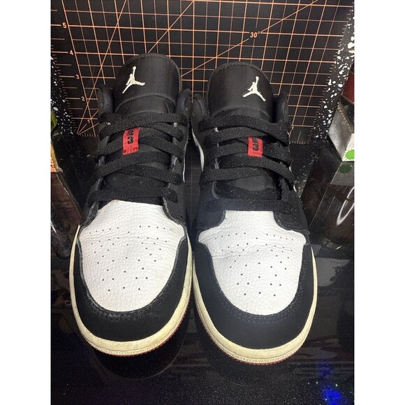 Athletic_Shoes